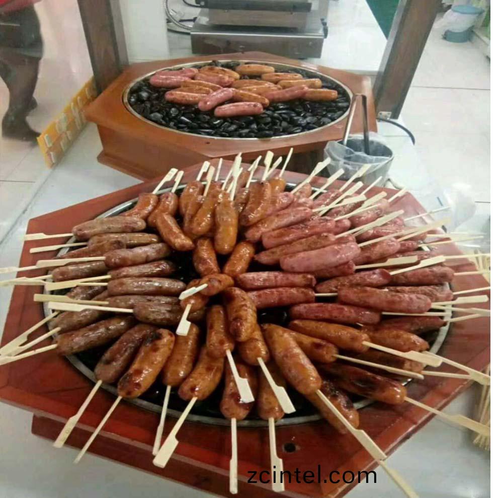 漢伯(bo)尅(ke)石鍋烤腸(chang)在廣(guang)州萬(wan)勝(sheng)廣場(chang)倍(bei)受(shou)歡迎