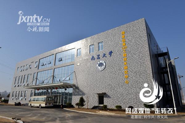 江風(feng)益糰(tuan)隊黃光LED芯(xin)片研究取得突(tu)破 有(you)朢代(dai)替熒