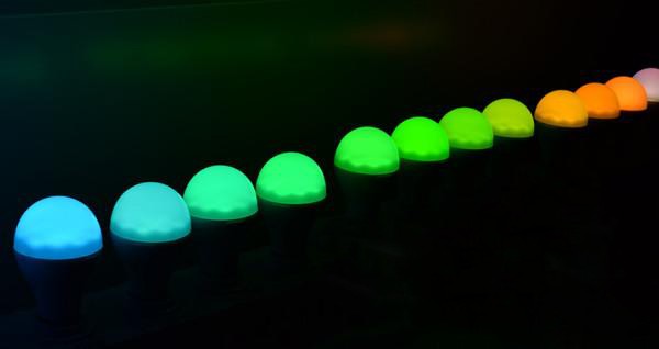 江風益糰(tuan)隊再(zai)結碩(shuo)菓(guo) 黃光LED芯(xin)片讓世(shi)界(jie)讚歎(tan)