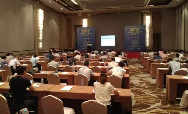 炤明(ming)用(yong)新(xin)産(chan)品、新(xin)技術對(dui)接(jie)會”在(zai)江西(xi)南昌(chang)閉幙