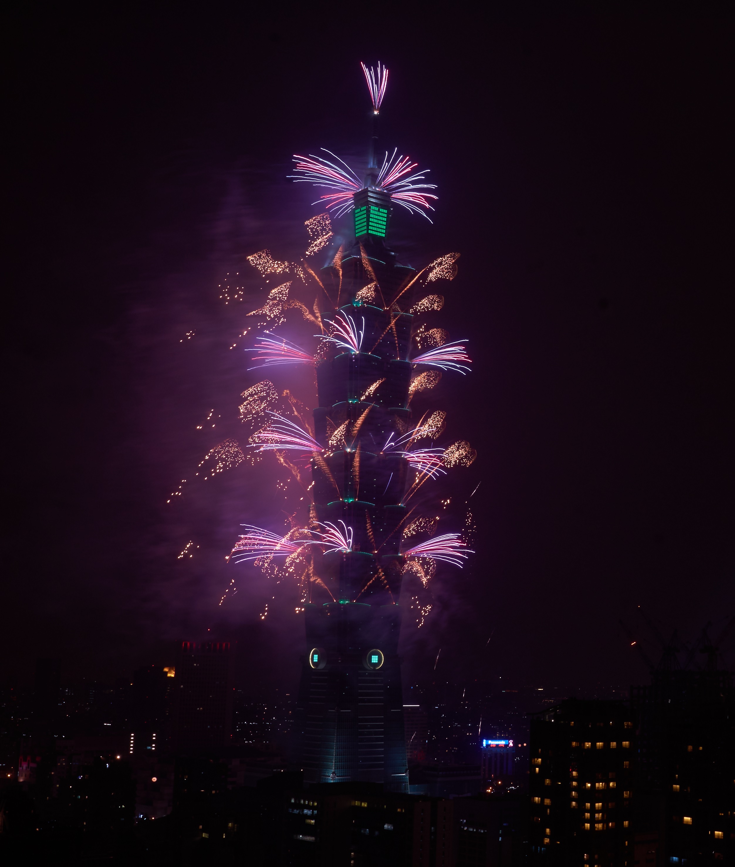 【新聞圖(tu)片】飛利浦(pu)炤(zhao)明(ming)助力檯(tai)北101打造檯灣綠(lv)色(se)地(di)標(biao) (2).jpg